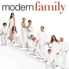 Here to bring you news on all things Modern Family, and all things Modern Family FASHION. (Not in association with @ModernFam) http://t.co/zsCFP3WoUr