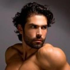 Dios del vino y el teatro. Διώνυσος para unos y Baco para otros. A veces me gusta volver loca a la gente o conducirles al más pleno éxtasis. ¿Una copa? #FreeRol