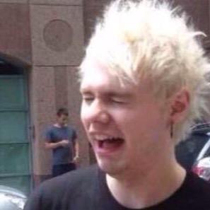 i gave you a free follow so please click on this  account and follow  @wtcclifford :) just click it yolo