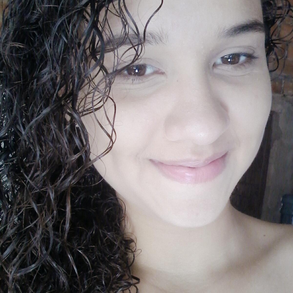 Felicidade é quando a boca é pequena demais para o tamanho do sorriso que tua alma quer dar. Facebook: https://t.co/aUmFRPzs9b
