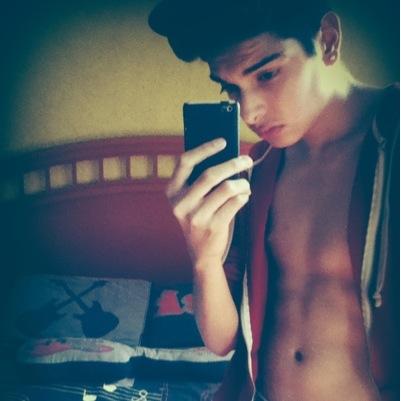 OscarHdz412's profile picture. Soy Un Joven Que Le Gusta La Amabilidad , El Respeto Y La Buena Forma Fisica :)