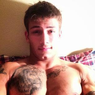 larz_adam's profile picture. uk - born aussie, love all size women.. looking for chat