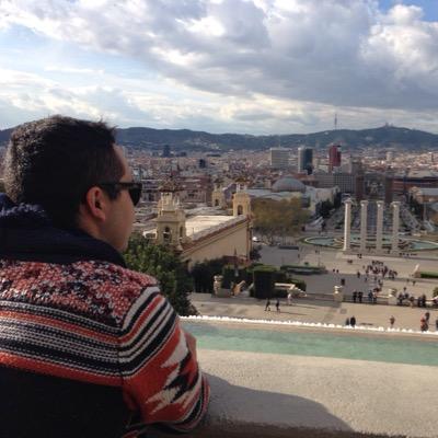 Abogado. Enojon, idiota, amargado e ironico; pero aveces también caigo mal. trotamundos. Hincha de @colocolo