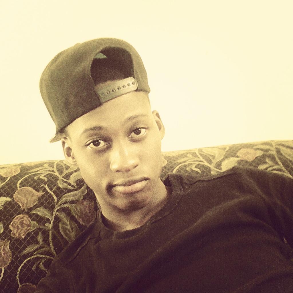 I do Rap Musiq ..ahh Slash Actor, Smart,Out going love meeting new people...always laughing.#Save A smile a day