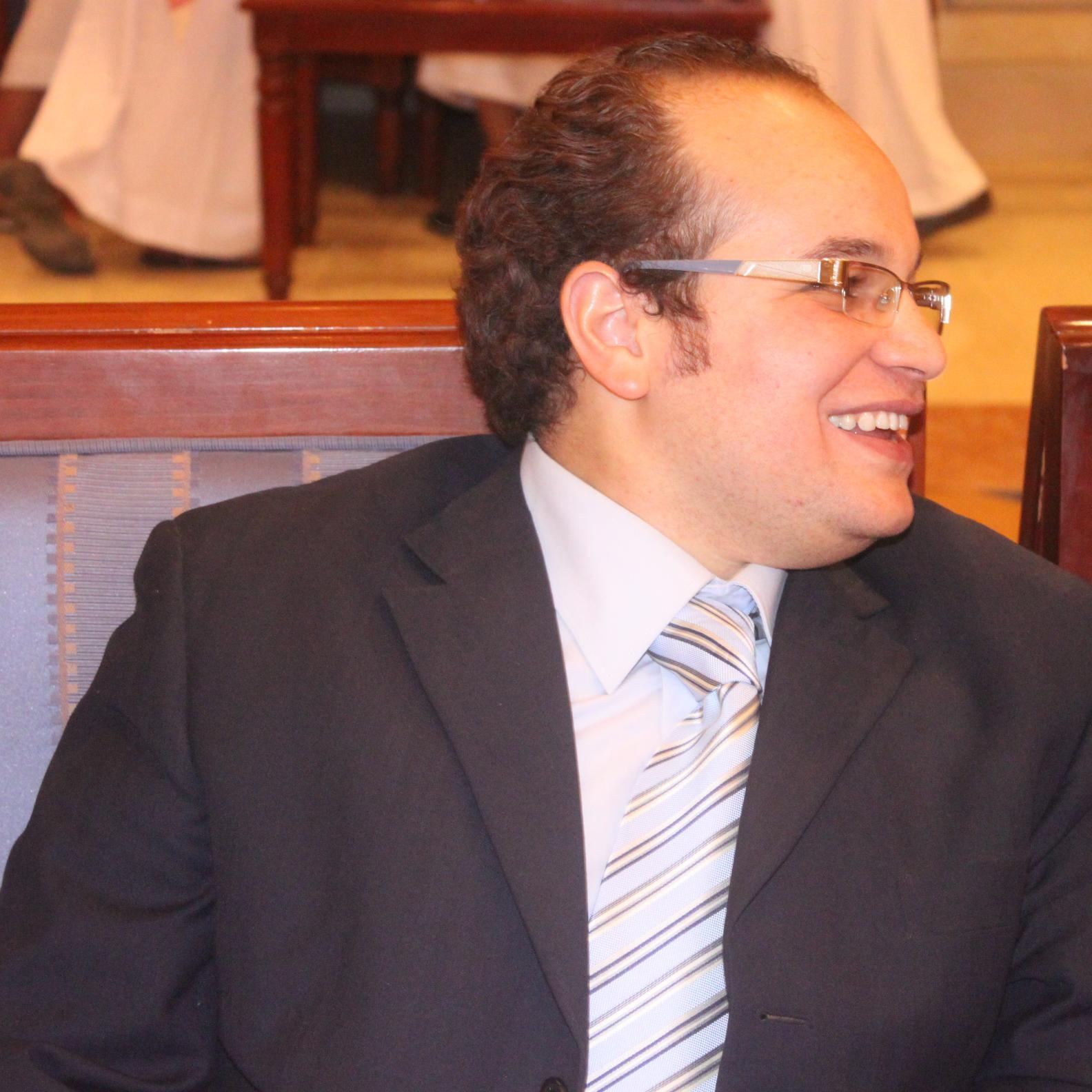 ‏‏أنا حرف أعلن ثورة على كل الحروف وهمس وصراخ صداه سكون
أنا الثائر على كل لمحة خوف والعقل فى قمة الجنون
أثور كبركان ثائر عبر العصور وأستكين وكأن لم يكن لى حضور
