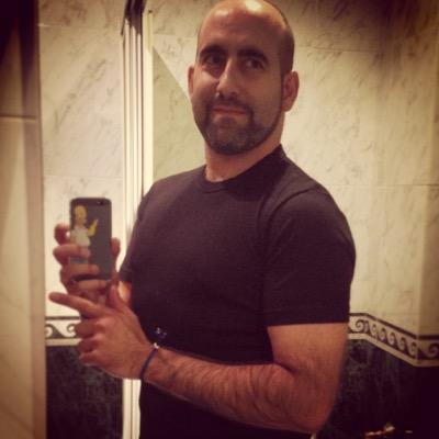 La vida es corta... rompe reglas, perdona rápido, besa lento, ama de verdad, ríete sin control y nunca dejes de sonreir...