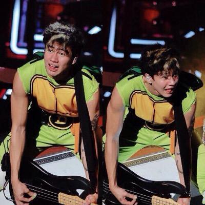 Can you please follow @LovingMyNialler and not this acc?