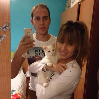 No hay mejor pregunta que una mirada...y no hay mejor respuesta que una sonrisa =))
