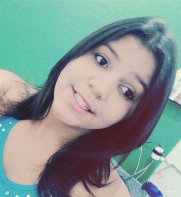 amo música,gosto de viver com meus amigos e sou feliz :)