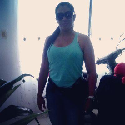 sencilla, me gusta vijar,leer,conocer me encanta la música, ver películas.