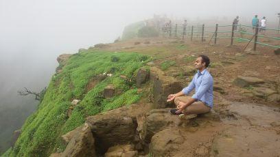 mechanical engg. student, loves to watch movies, playing and watching daydreams...