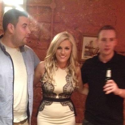 LauraNiamh's profile picture. 25 ✌🏼Irish travelling oz one state at a time✈️