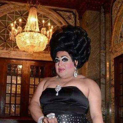 Lady Cuki Couture: Make-Up Artist

I'm a DIVA, Artist, entertainer, creator, director, make-up artist, social activist, muse of beauty...