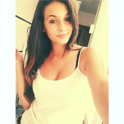 Una Party Girl en acción.Dando por culo desde el 96. Hija de una marmota ❤️. El baile es lo mio.A tres pasos y medio. @pakitocruz10