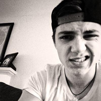 roses are red,violets are blue, if you follow @JoeDiasOfficial , i will love you | #FlyHighGianna