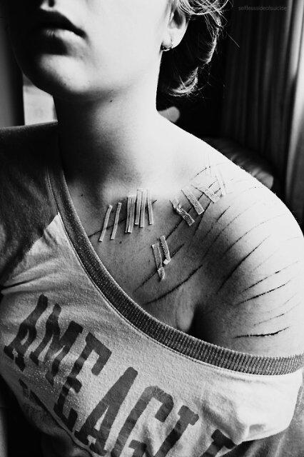 Apenas deixem de me julgar. Isso faz-me mal ▼