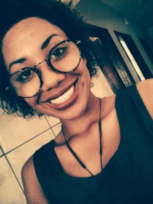 Mineira, 15 anos, Poeta, musicista, Cefetiana (#semvidasocial), Fotógrafa , oé.. isso aí !