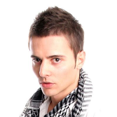Кто ищет друзей, достоин того, чтобы их найти; у кого нет друзей, тот никогда их и не искал.