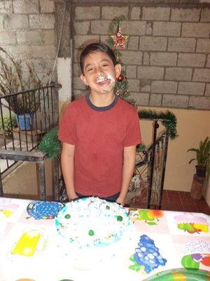 sigeme y yo te sigo ok »soy un joven que hace videos en youtube surcribance a mi canal