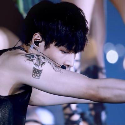 EXO_Lay♡♡♡89-90Line.EXO福岡11/11.12.13、東京11/18.19.20、大阪12/22.23.24