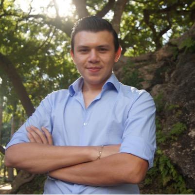 Consejero Alumno de la Facultad de Derecho 2015 - 2017. Orgullosamente UADY. Abogado en formación comprometido con mi Facultad y mi Universidad.