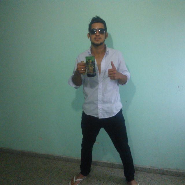 Hoy volver a verte fue lo mas lindo qe pudo pasar en todo el día .... :) siendo qe estas tan distante ...... :| .
