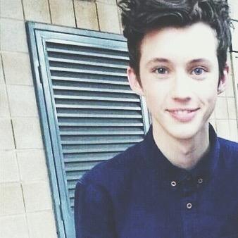 free follow from @troyesfab have a nice day i hope you get noticed by your fave