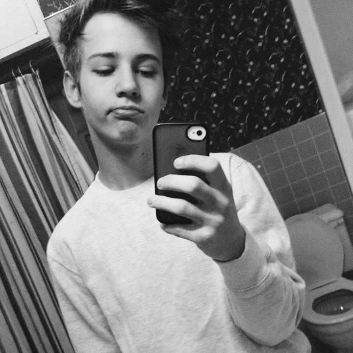 16andy1996's profile picture. a very cheesy thinker †