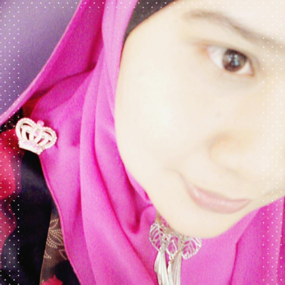 :: Status : Single