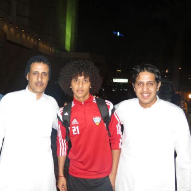 عاشق للهلآل .. وبرشلونه .. ومغرم بميسي ،  ذوقي وشخصيتي يعكسها حبي دائماً لمن هو مثالي ~.^