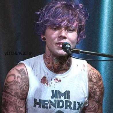 punkashtcn's profile picture. I'm sure as hell a lot more punk rock than you
Rp/Parody