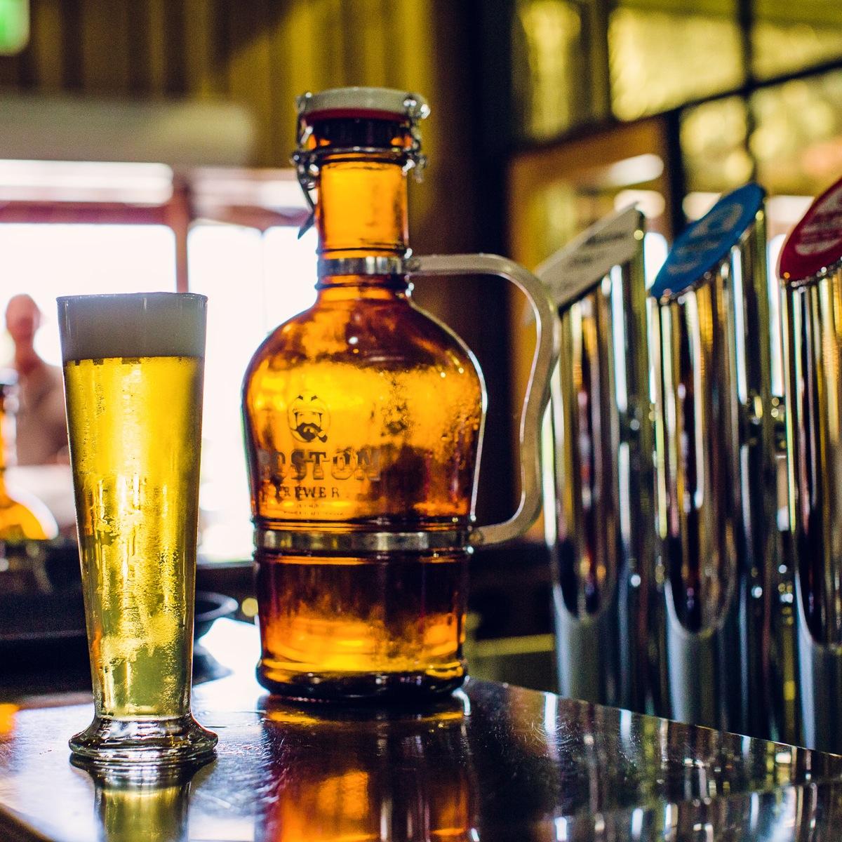 Kickback and relax over a handcrafted brew and savour our extensive seasonal menu. open daily from 10am