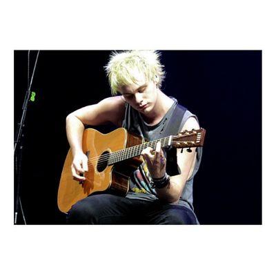 5SOS❤ - Little Black Star❤|| Instagram: @avrilclifford & @madnessfor5sos || shots: blackstar