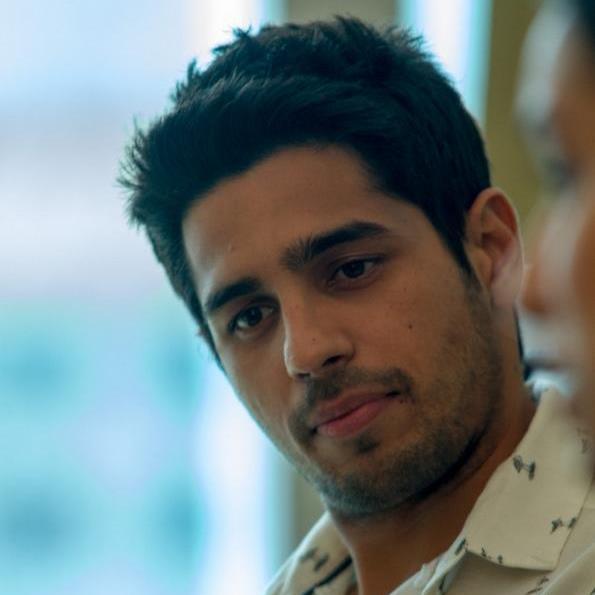 fun n style loving........huge crush on sidharth malhotra...he is irresitable..!! haan haan mai crazy hun for @s1dharthM big fan of @aliaa08 @varun_dvn