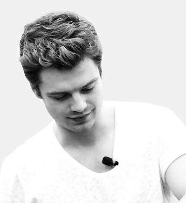 ❝No. No. I'm still married. . .❞「31.」Older!Darius.