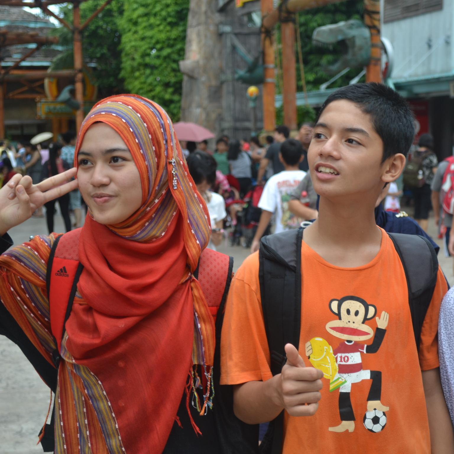 Assalamulaikum , Bismillahhirahmannirahim , Klau terbukak profle saya ni , Folow2 la eh . =)