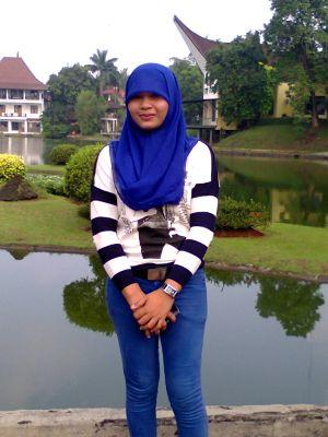 ririsumanti's profile picture. 