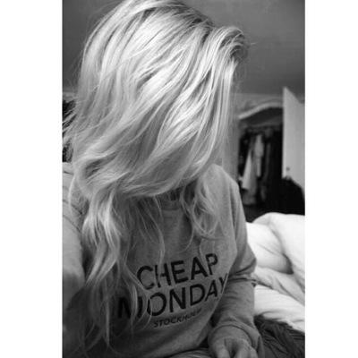 ♡ blue haired girl who hangs out with some cool people, aka magcon ♡
