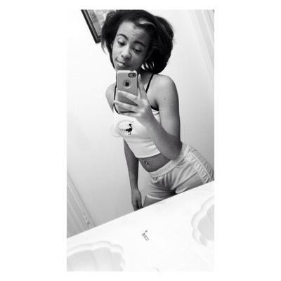 go follow: @Viadrea IG: @aleexiss._