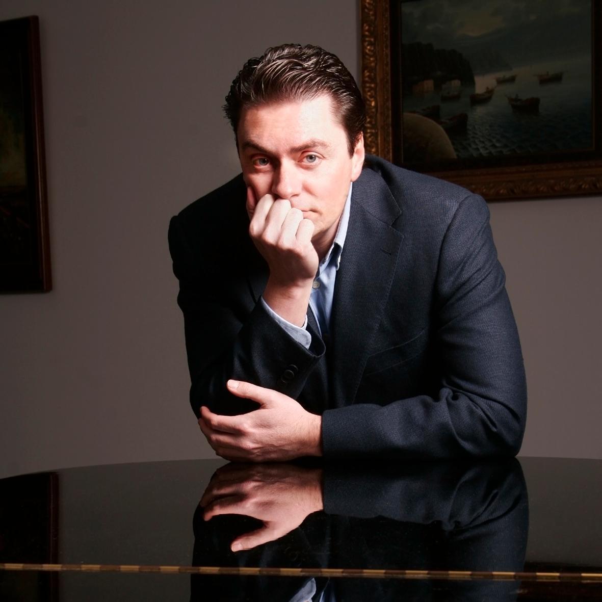 Pianista y profesor, director de la academia de música Toni Pascual