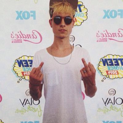 please follow @crownflowerkian someone hacked and deleted my other accoung and ive lost my kian follow, please follow me x