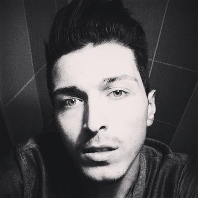 Kendi halime hıçkırarak güldüm, ve sonra gülmekten öldüm