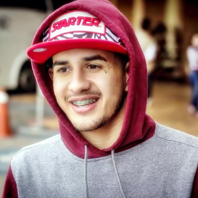 Essa menino mexe com minha cabeça. 
Chegou do nada e já mudou minha natureza.