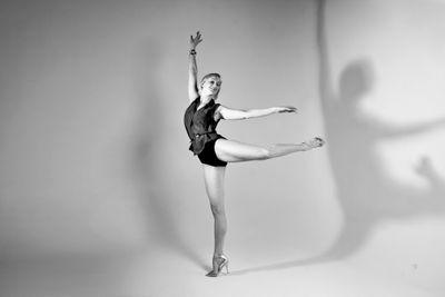 Dancer | Pilates Instructor | Choreographer | Owner of http://t.co/Wx9RuhUXGD and http://t.co/ES4it2FH4k | Insta @jennyusher