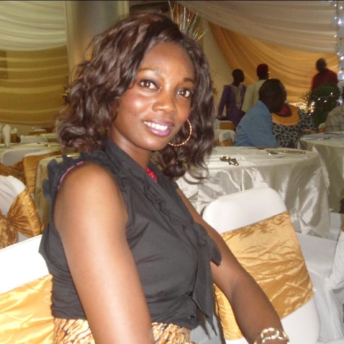 International education consultant with student travel experiences