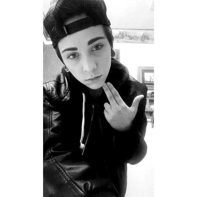Hello.I'm dustin.17 years old.Living in London.
I fucking love monkeys.