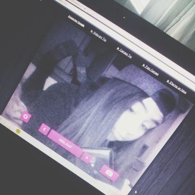 sonríe, algunas personas te quieren ver triste