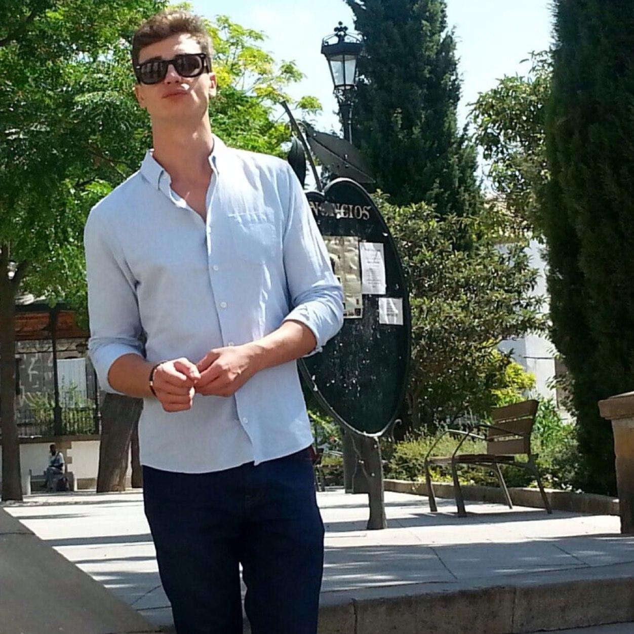 franciscoabalo1's profile picture. Qué te voy a decir yo que no sepas, y qué no sabes que yo te diga.