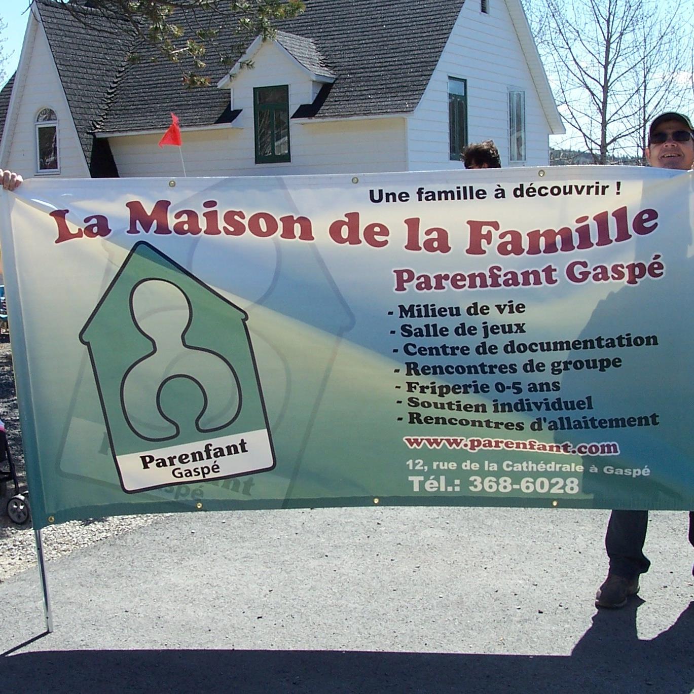 La maison de la famille Parenfant est un organisme communautaire autonome qui œuvre depuis 1997, dans le but de développer des services à la famille.