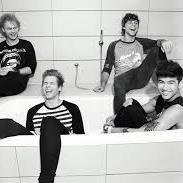Follow  @2001thanks she follows back :)